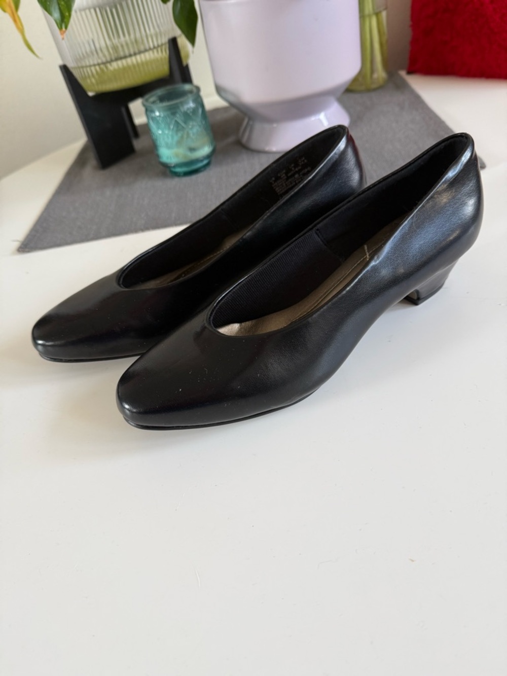 Soft Style Black Low Heel Pumps